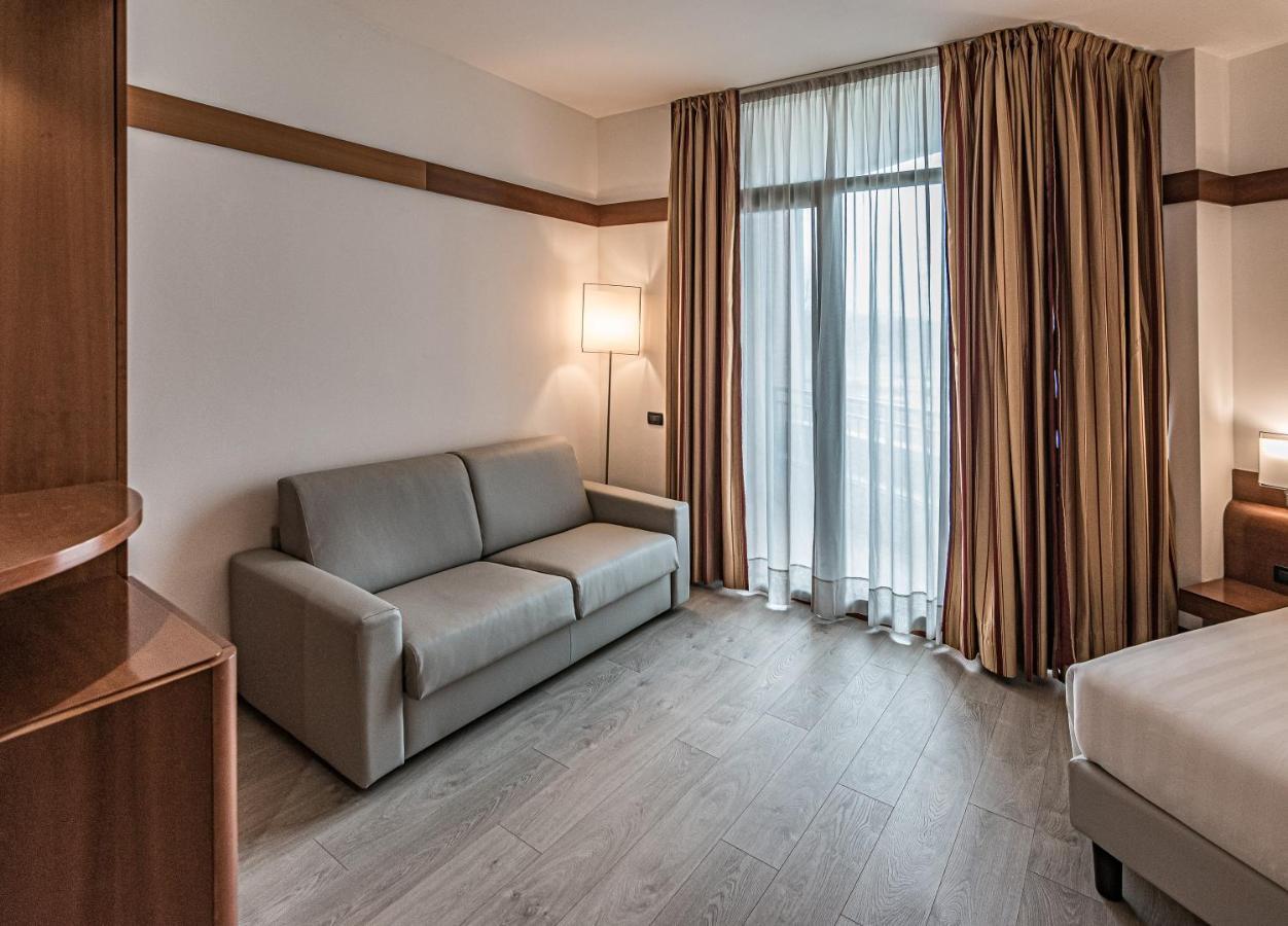 BB Hotels Smarthotel Re Milano Nord Sesto San Giovanni Buitenkant foto