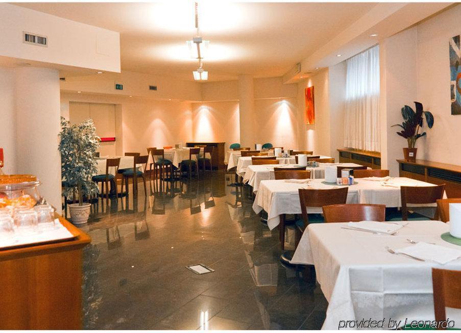 BB Hotels Smarthotel Re Milano Nord Sesto San Giovanni Restaurant foto